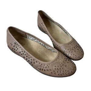 NEW Naturalizer Felicite Perforated Flats